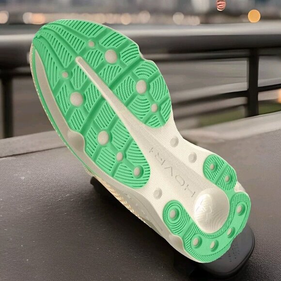 Athletic_Shoes